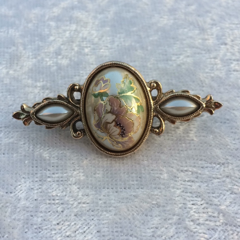 Floral brooch